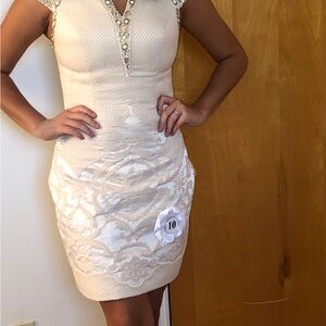 White Buttoned V-Neck Sheath Mini Dress